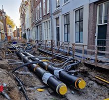 Opengebroken straat voor een collectief warmtesysteem