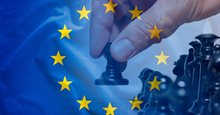 EU-vlag op een schaakbord, symbool voor strategische zet