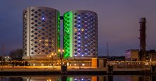 Uitzicht op Sugar City, voormalige suikersilo's die zijn omgebouwd tot moderne kantoorgebouwen